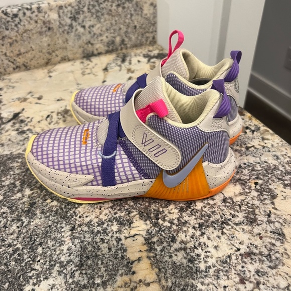 Nike Lebron Witness 7 Shoes Little Child Size 12 - Picture 2 of 7